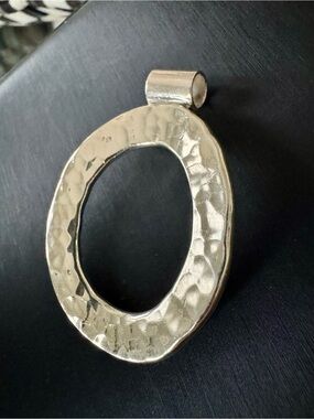 JRI MEX Hammered Oval Pendant - Silver 925